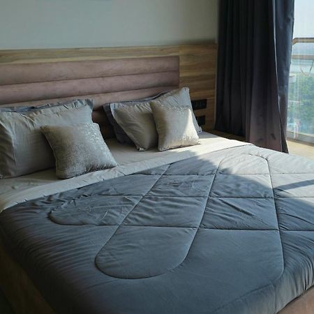 The Luxe Living Hotell Noida Exteriör bild