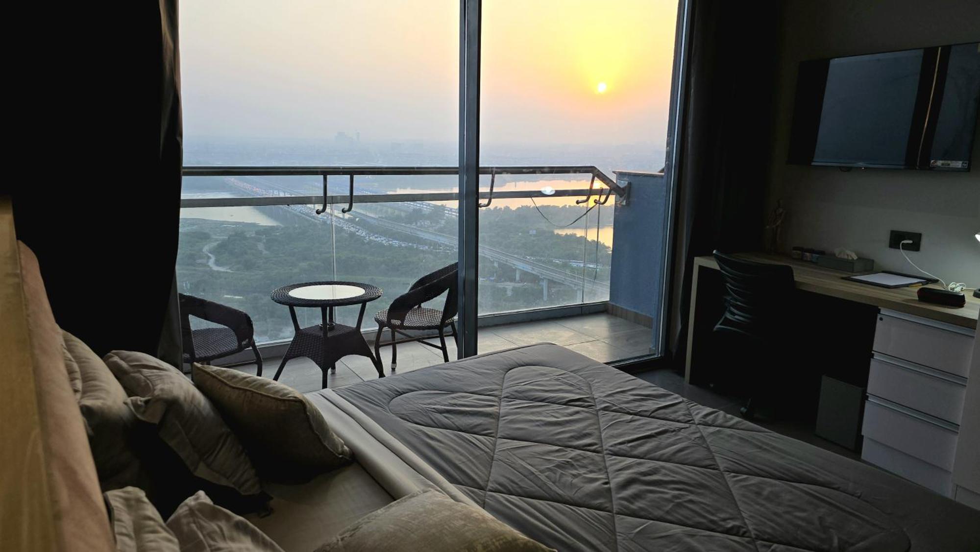 The Luxe Living Hotell Noida Exteriör bild
